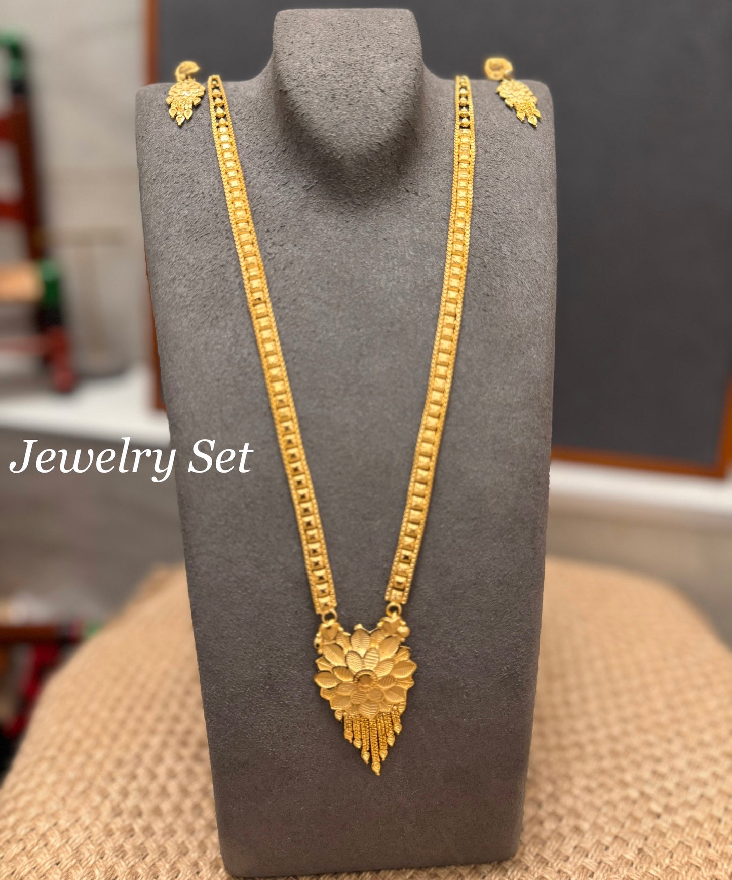 Necklace & Earrings Set