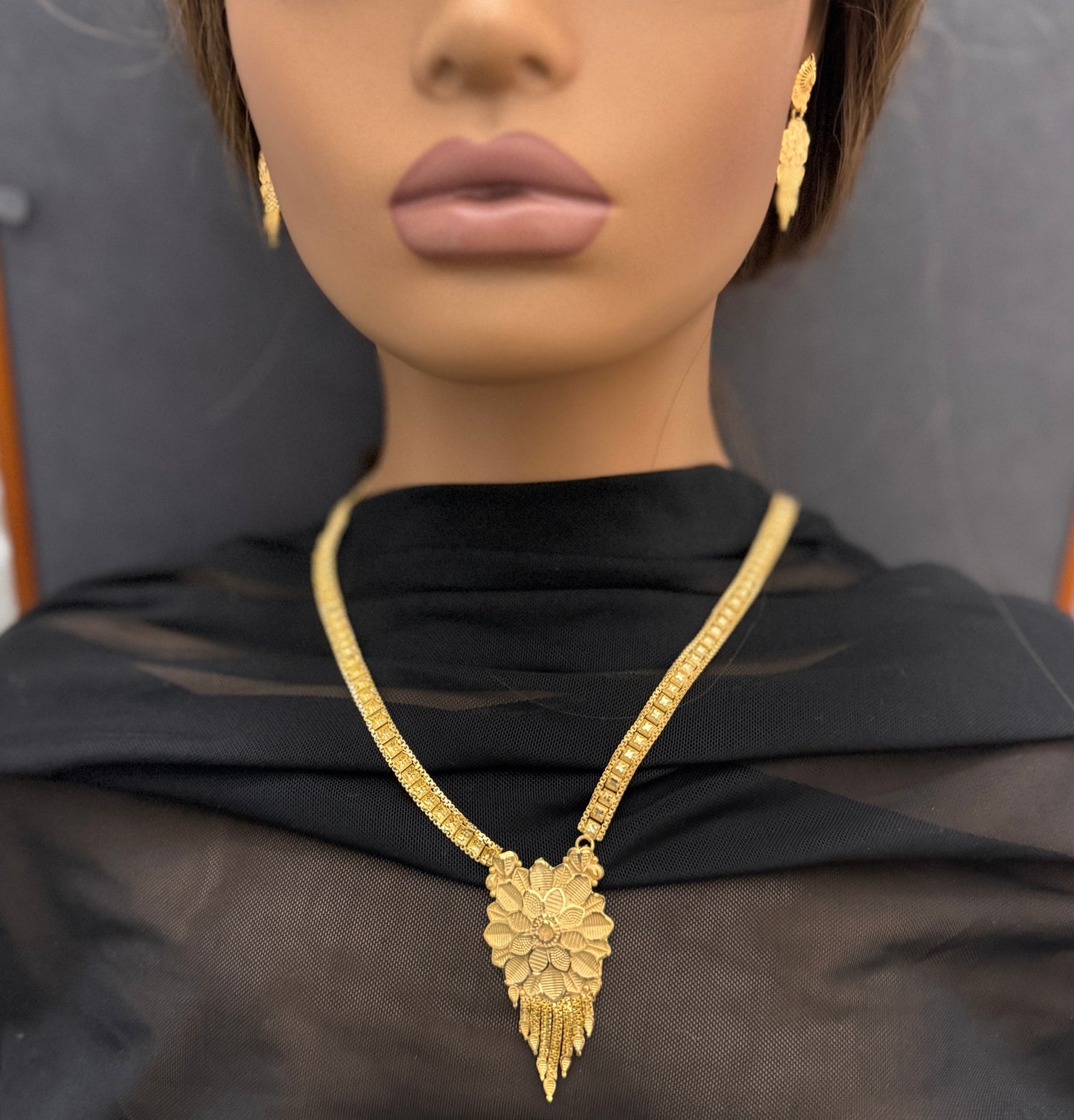 Necklace & Earrings Set