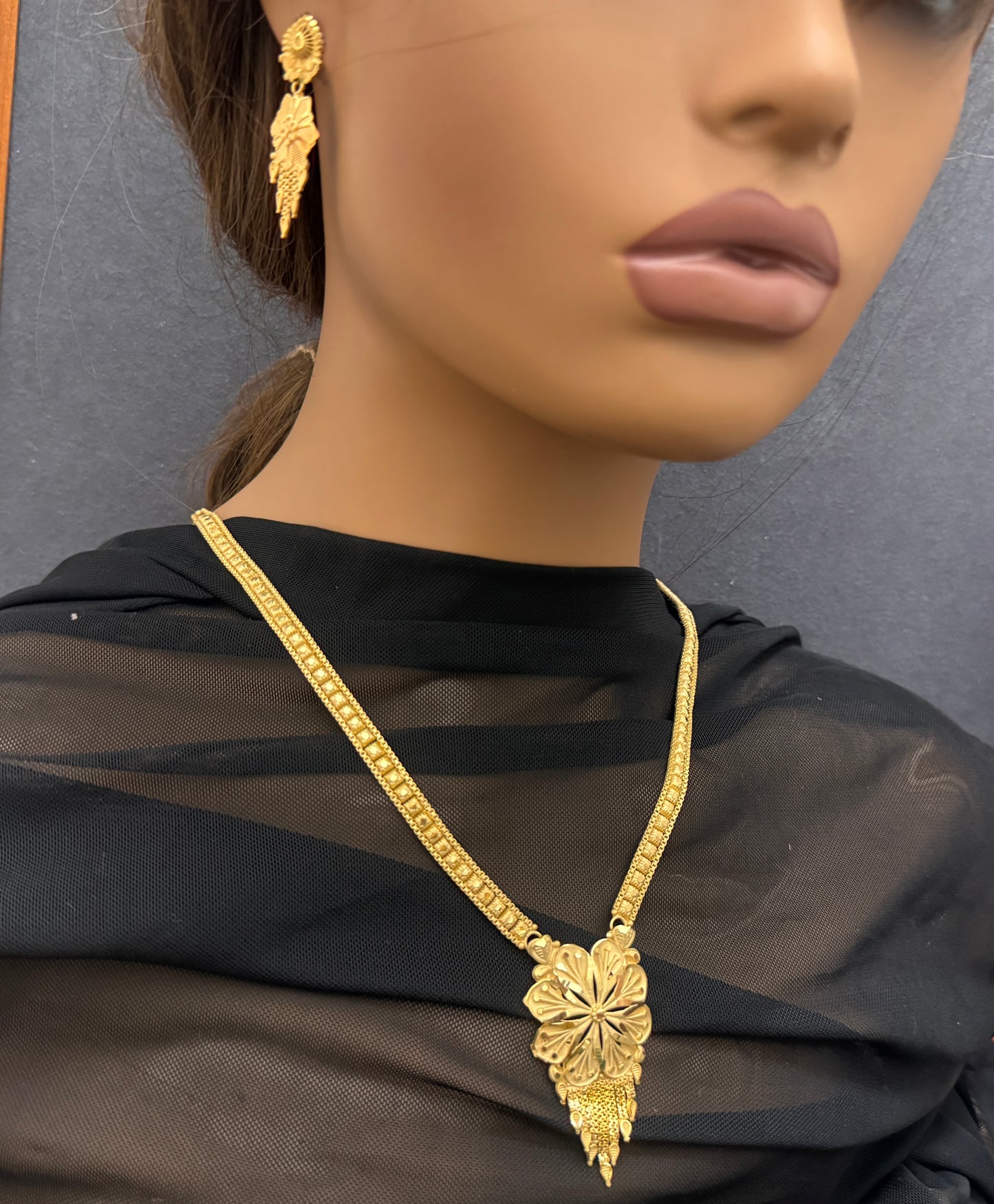 Necklace & Earrings Set