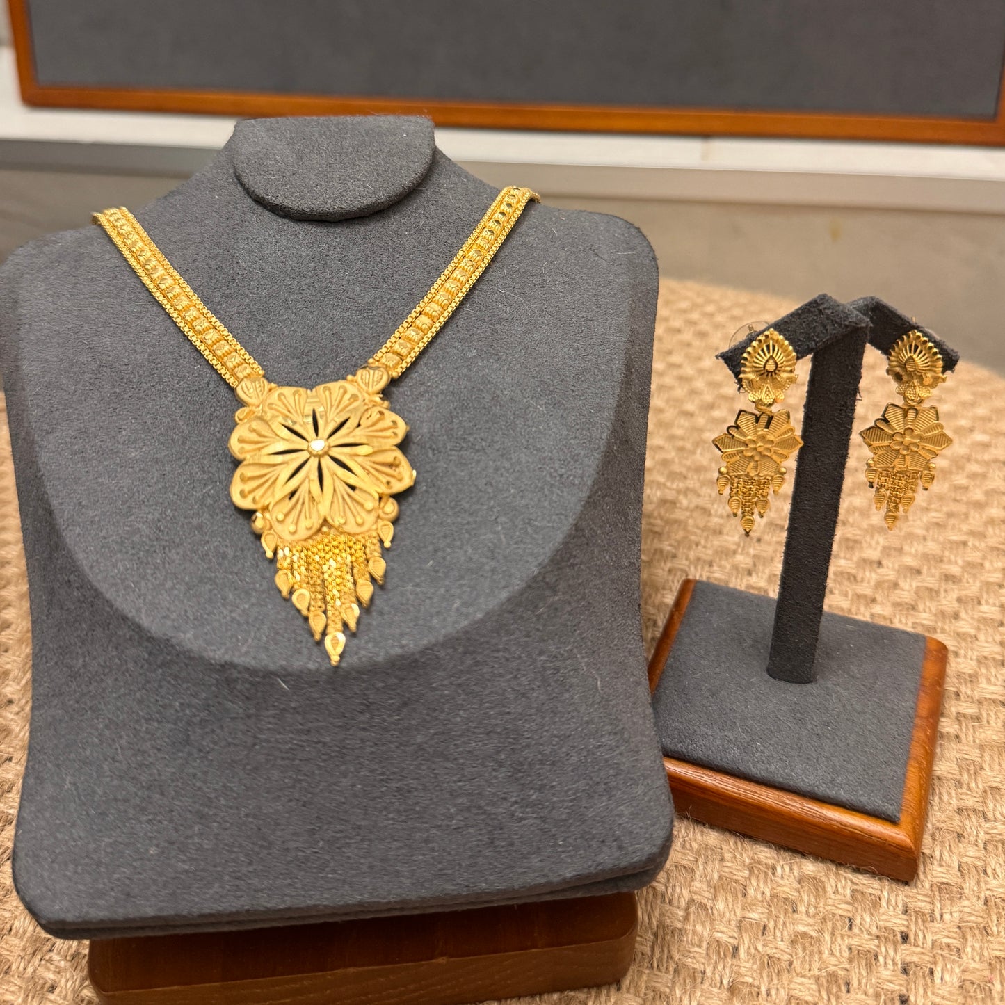 Necklace & Earrings Set