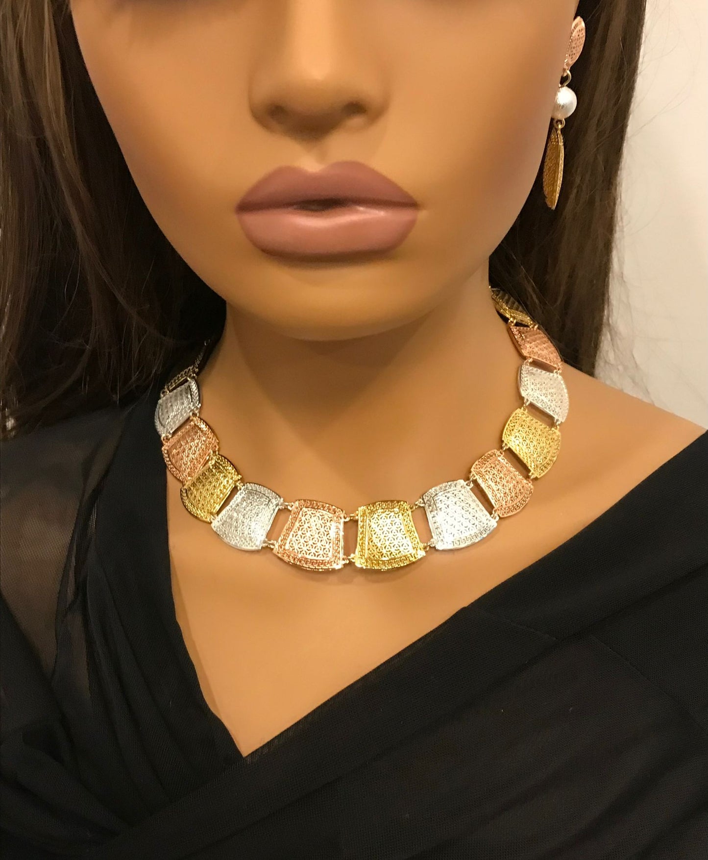 Gold jewelry set for women