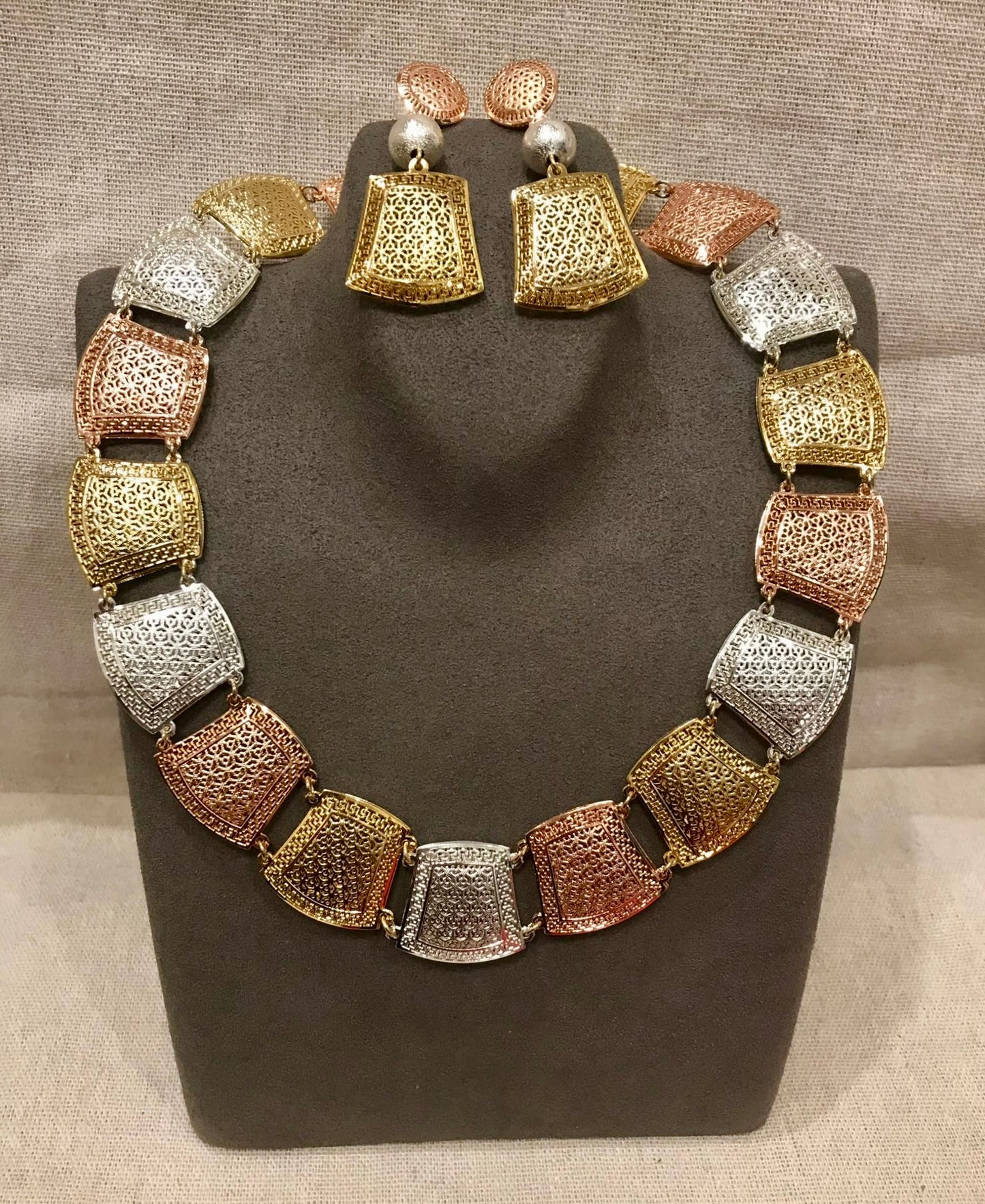 Gold jewelry set for women