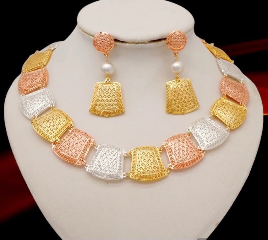 Gold jewelry set for women